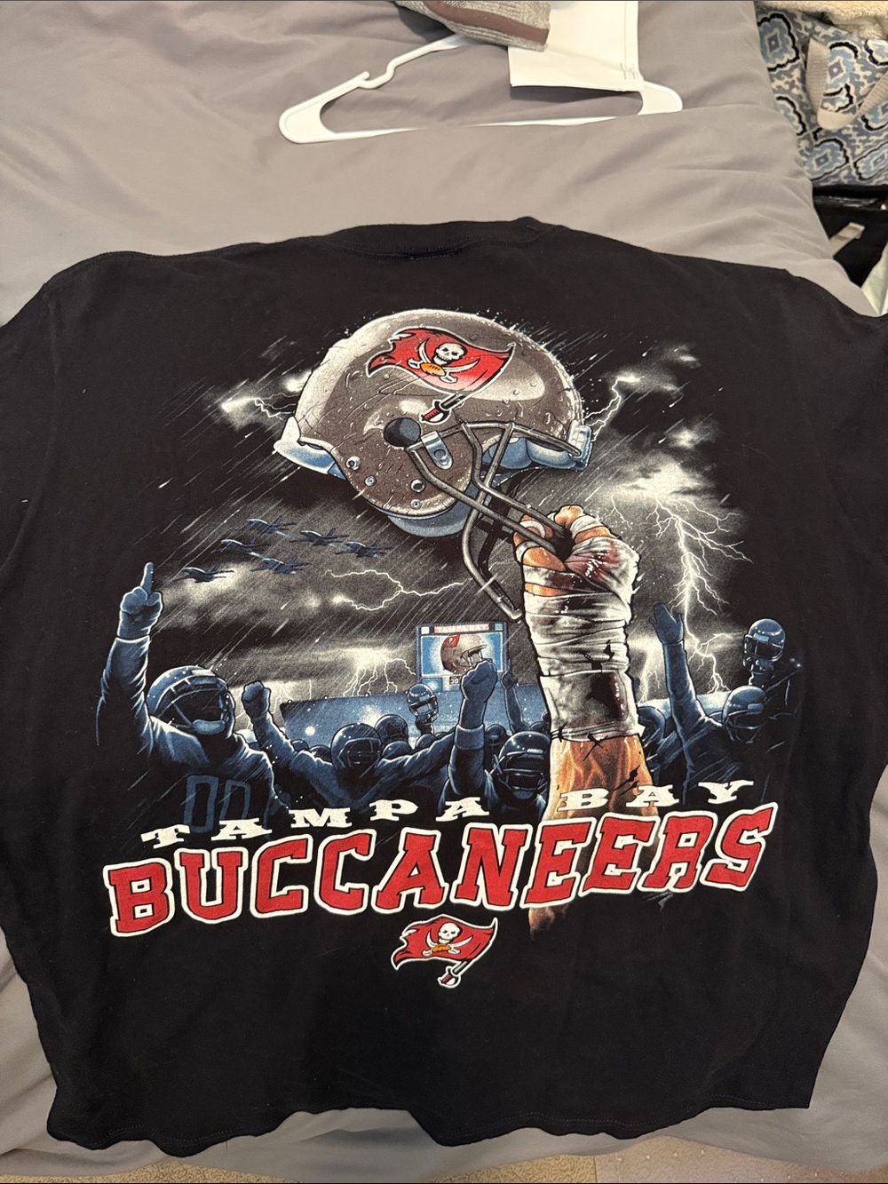 NFL Tampa Bay Buccaneers Black Graphic T-Shirt - Picture 2 of 4